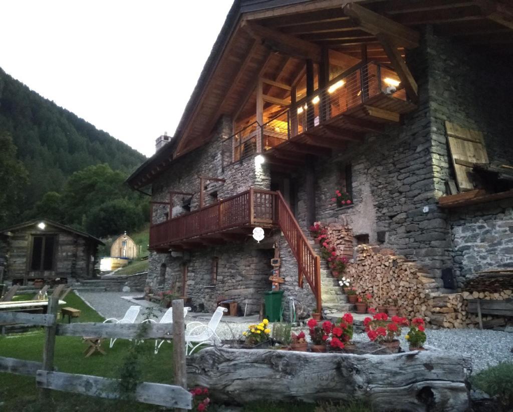 Nuit A Pleiney Panzió Saint-Rhémy-en-bosses Kültér fotó